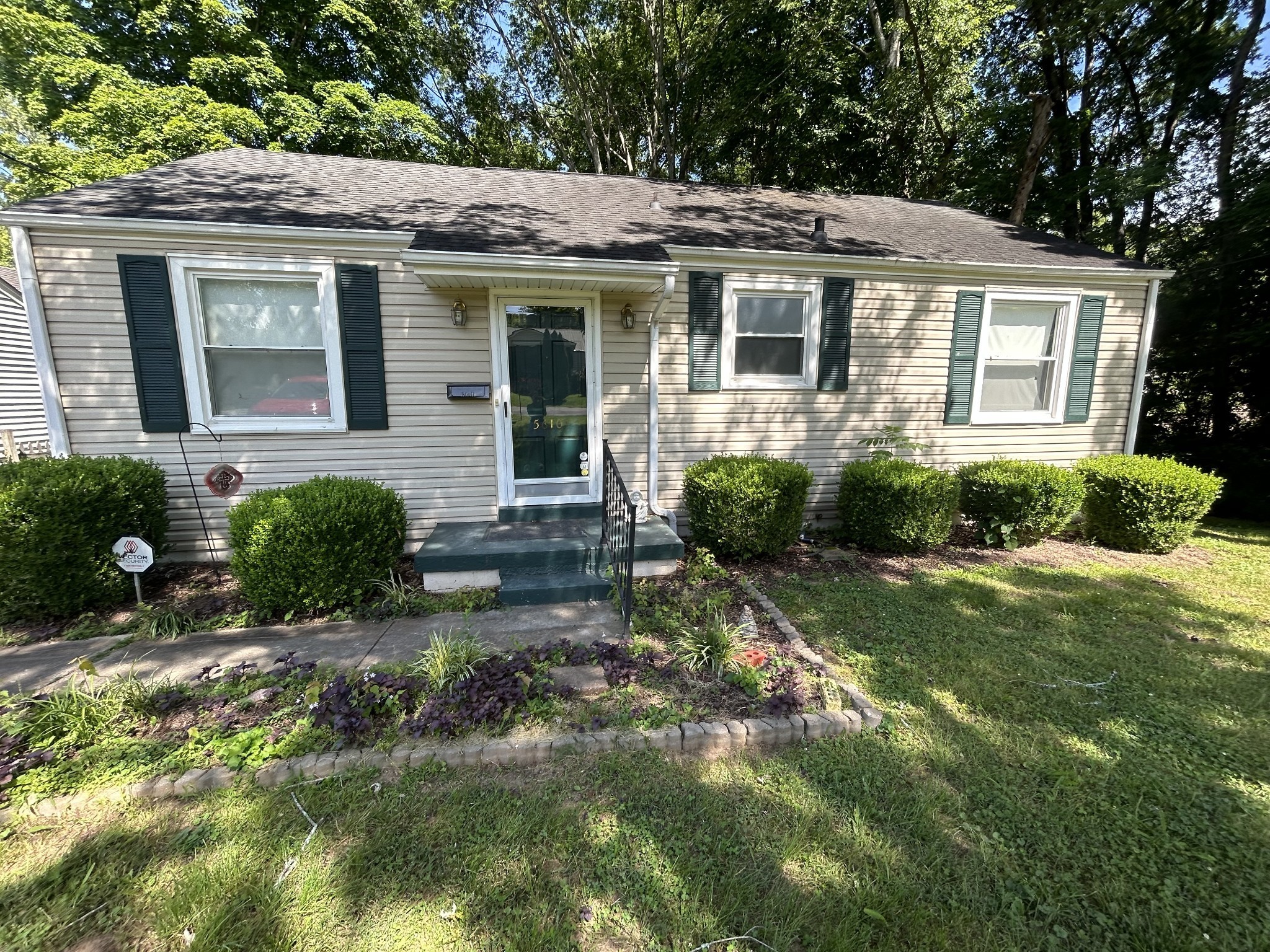 Home for sale in 5610 Meadowcrest Ln Nashville, TN