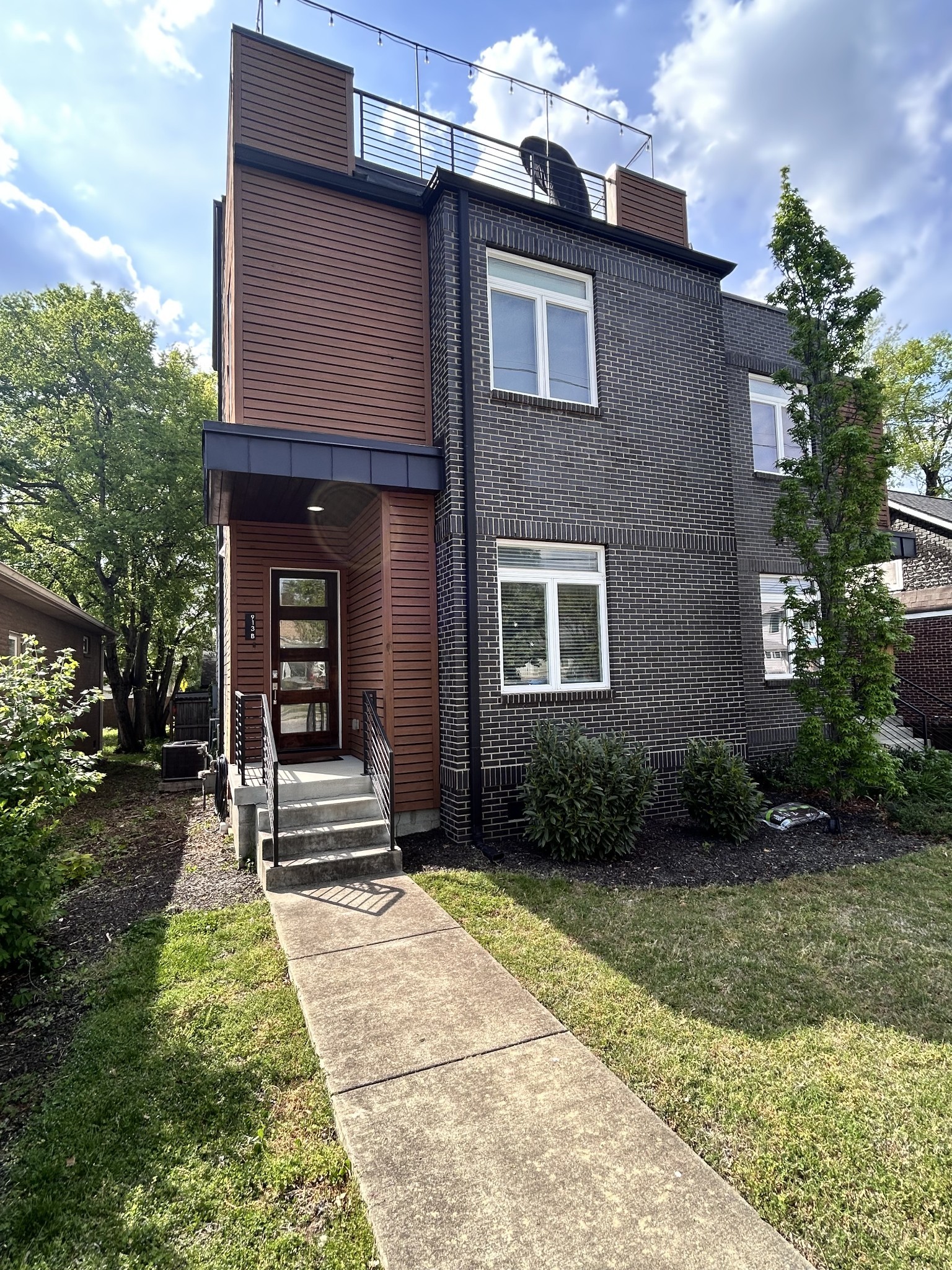 Home for sale in 913b 14th Ave S Nashville, TN