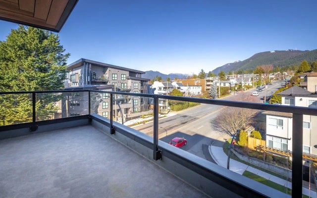 2590 Lonsdale Avenue, Vancouver