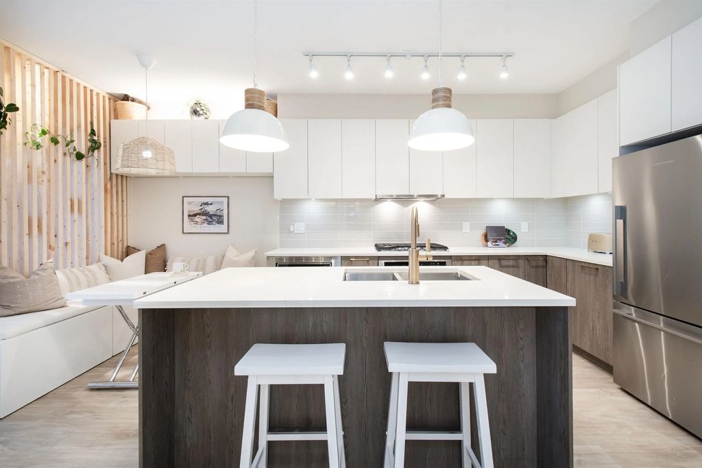 615 E 3rd Street 111, North Vancouver
