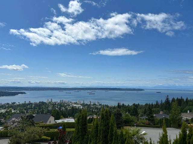 2555 Westhill Drive, West Vancouver