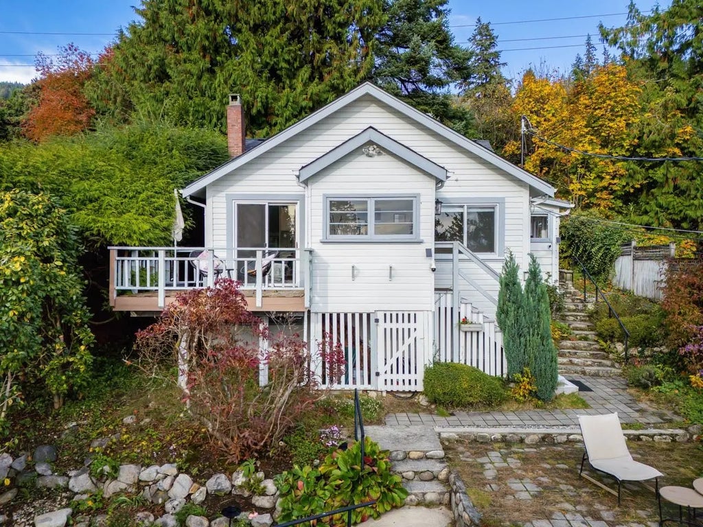 3245 Travers Avenue, West Vancouver