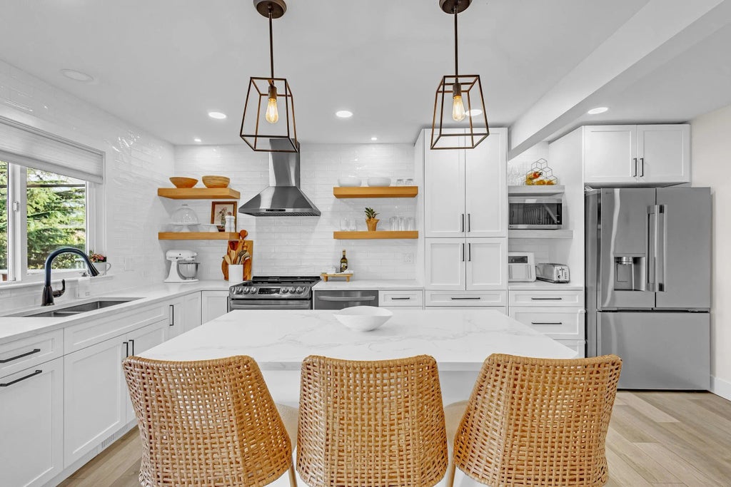 5696 Lindys Drive, Chilliwack