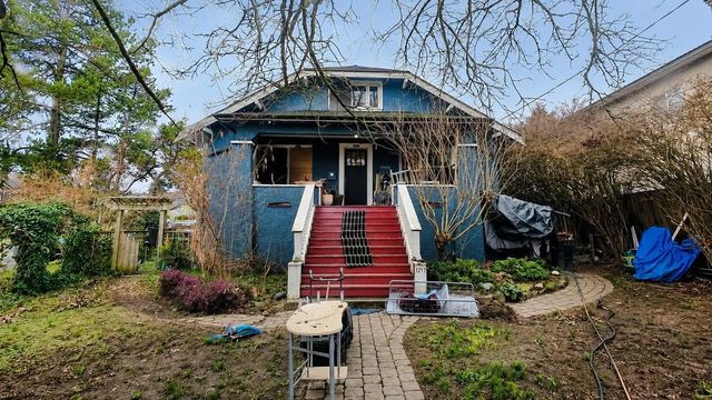 1217 Sixth Avenue, New Westminster