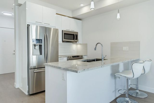 20696 Eastleigh Crescent 214, Langley