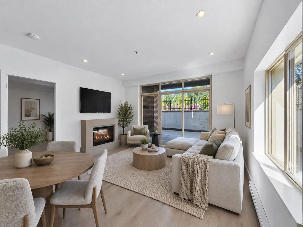 1273 Marine Drive 204, North Vancouver