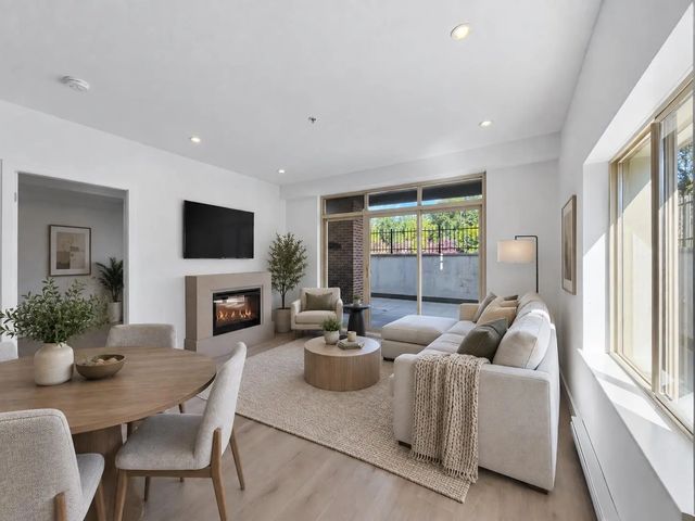 1273 Marine Drive 204, North Vancouver