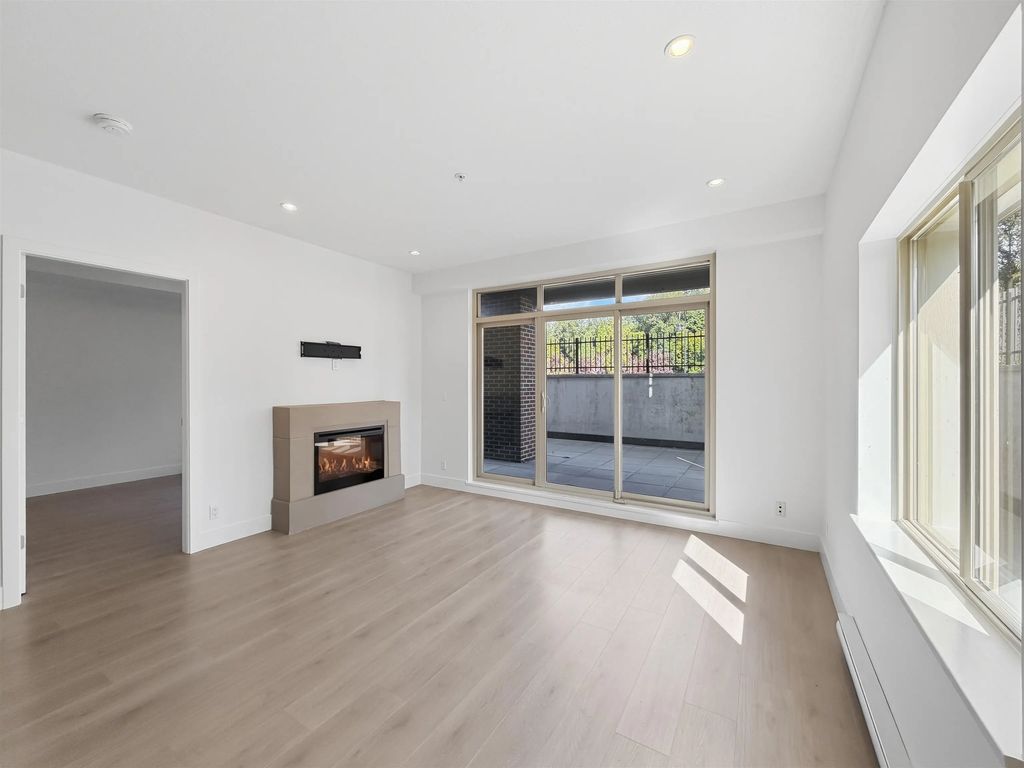 1273 Marine Drive 204, North Vancouver