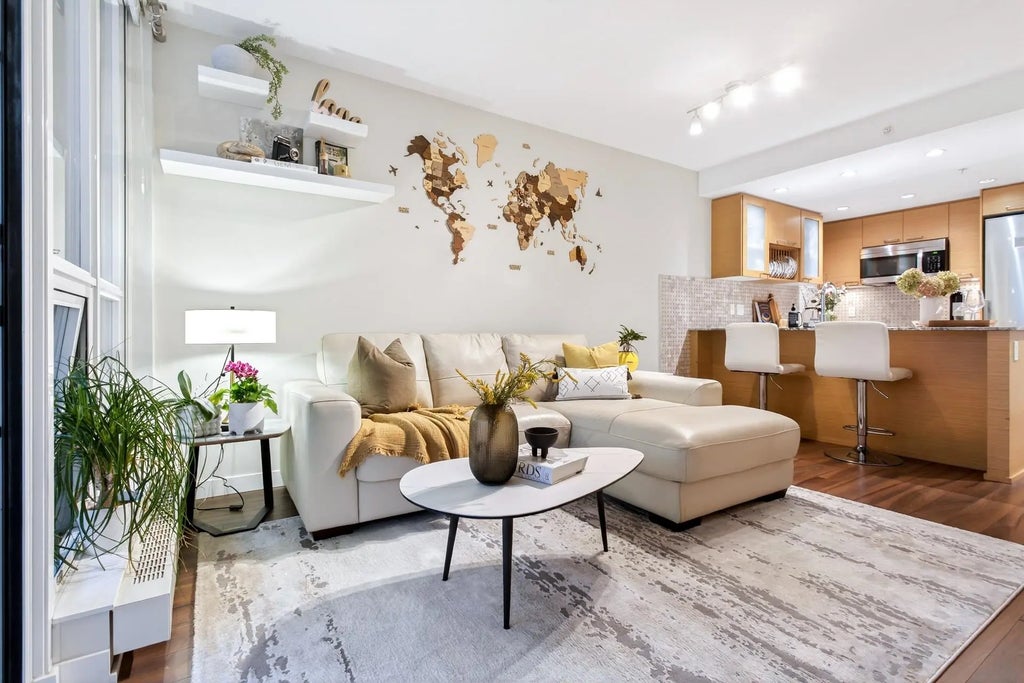 135 E 17th Street 413, North Vancouver