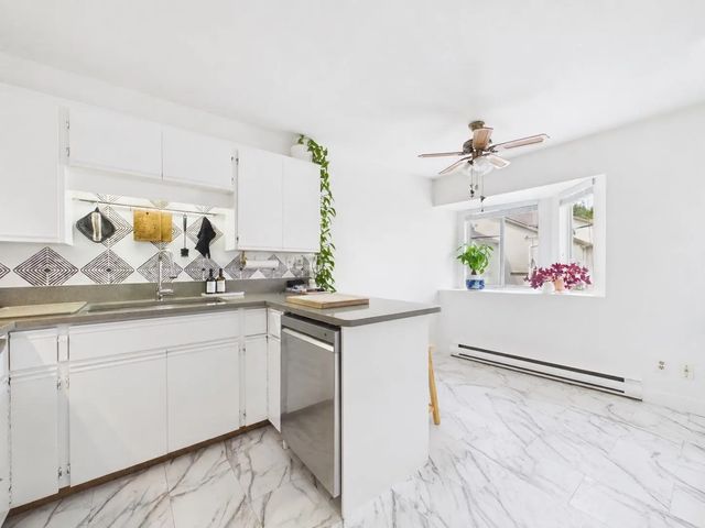 1318 Brunette Avenue 18, Coquitlam