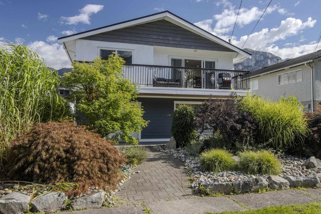38012 Fifth Avenue, Squamish