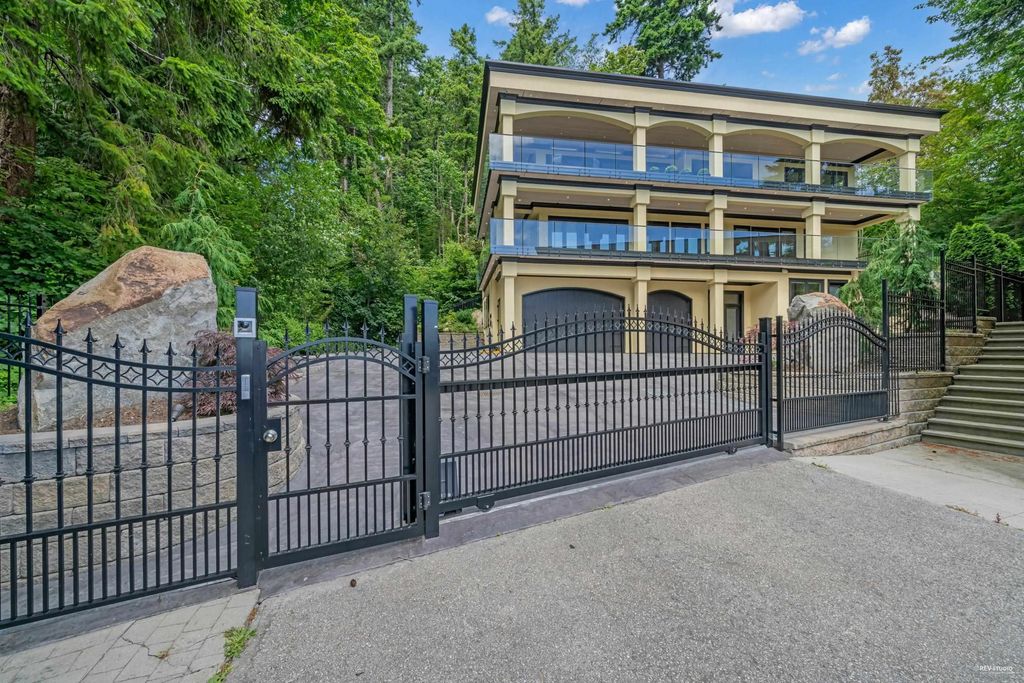 1349 Anderson Street, White Rock
