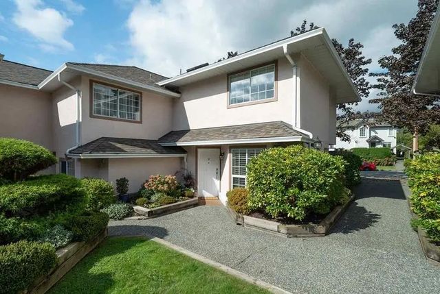 225 West 16th Street 13, North Vancouver