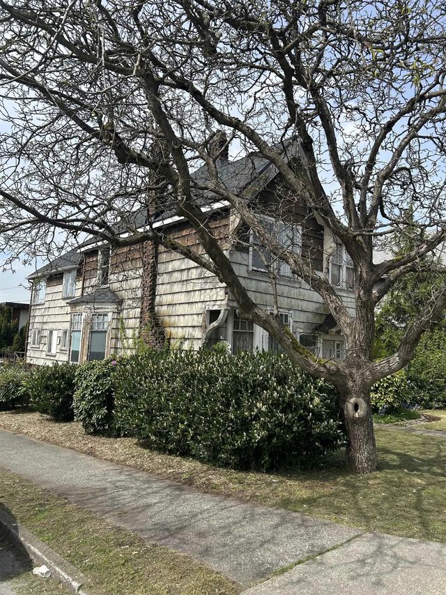 422 Eighth Street, New Westminster