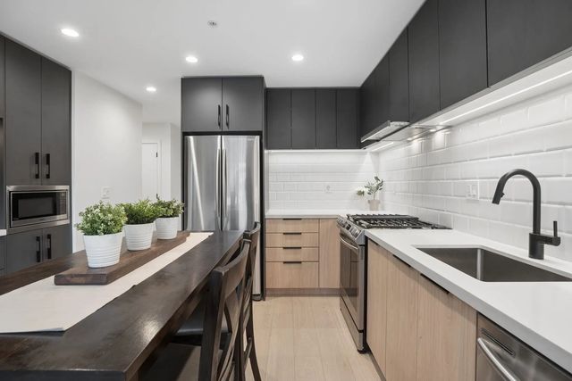 3038 St George Street 413, Port Moody