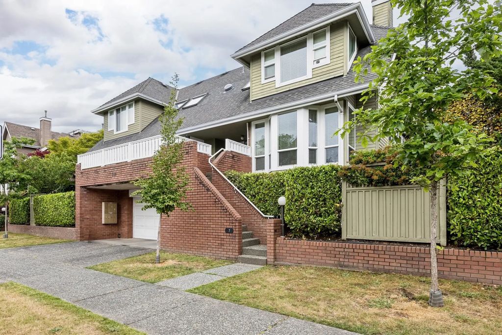 240 E Keith Road 7, North Vancouver