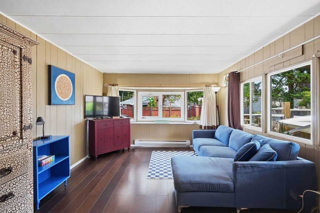 4514 Sunshine Coast Highway 1, Sechelt