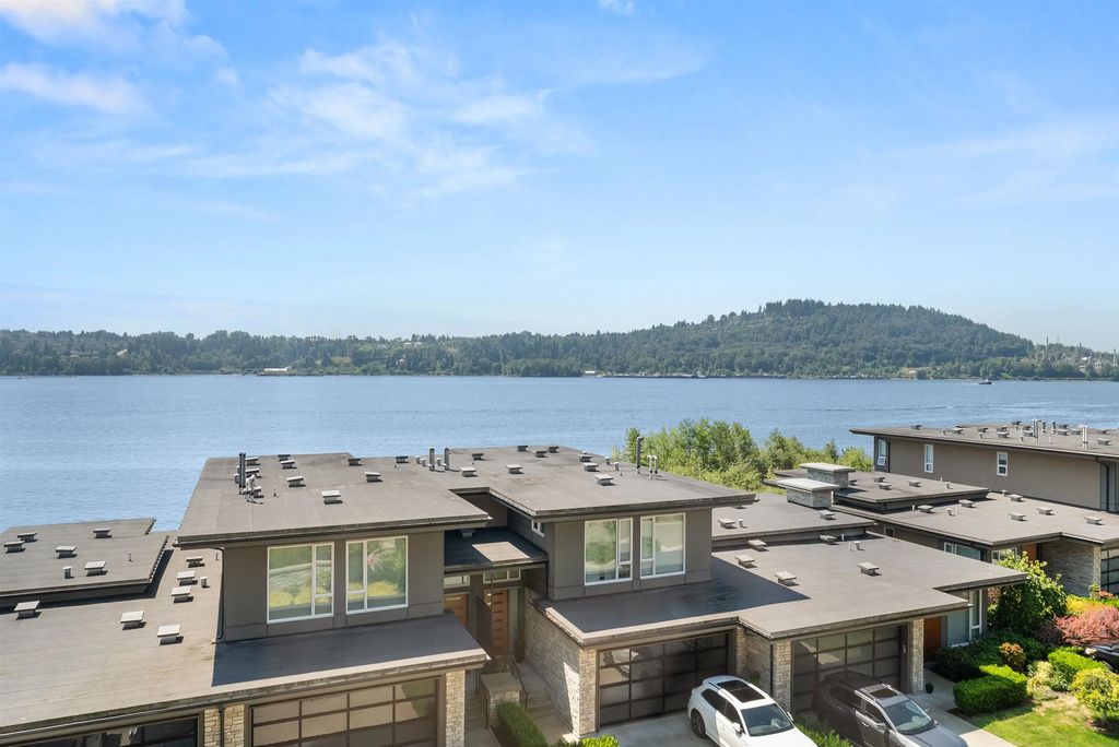 3911 Cates Landing Way 305, North Vancouver