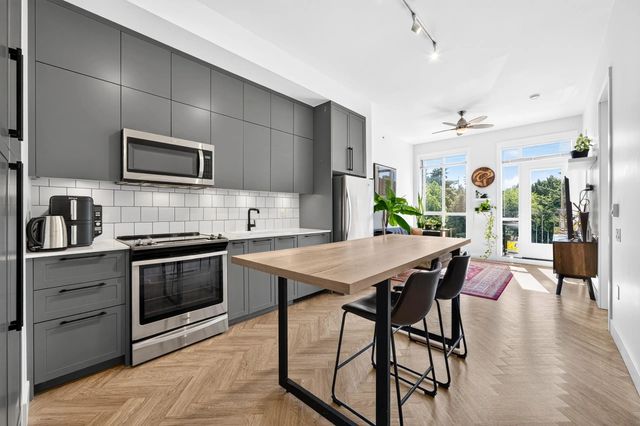 10168 149 Street 407, Surrey