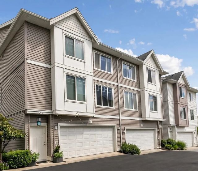 8033 166b Street 4, Surrey