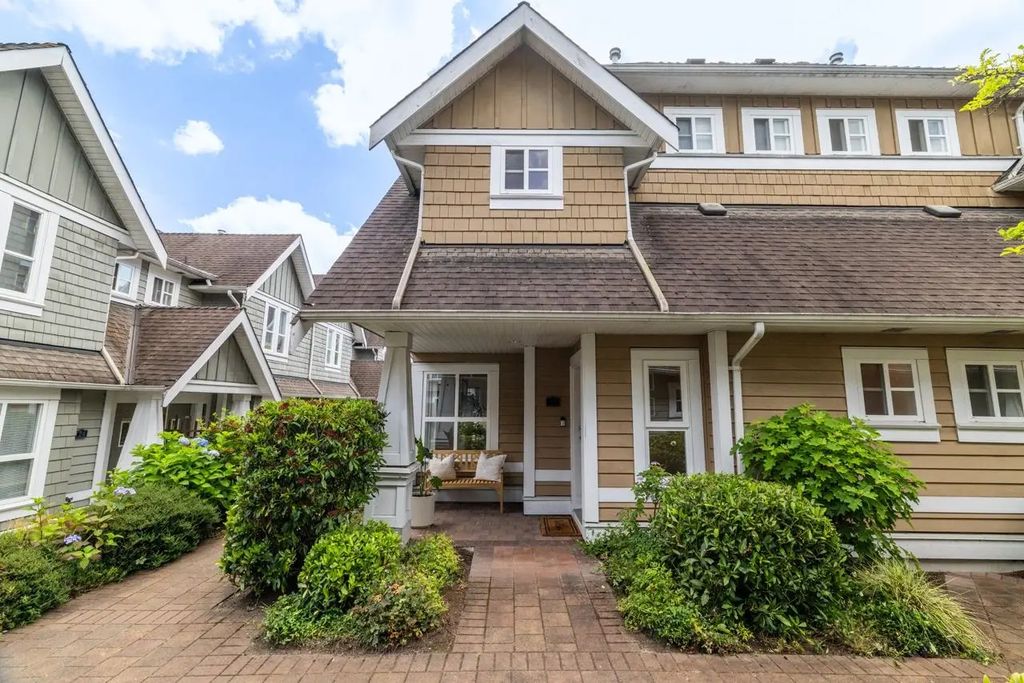 2688 Mountain Highway 25, North Vancouver