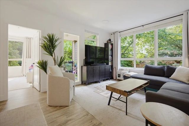 15918 26th Avenue 221, Surrey