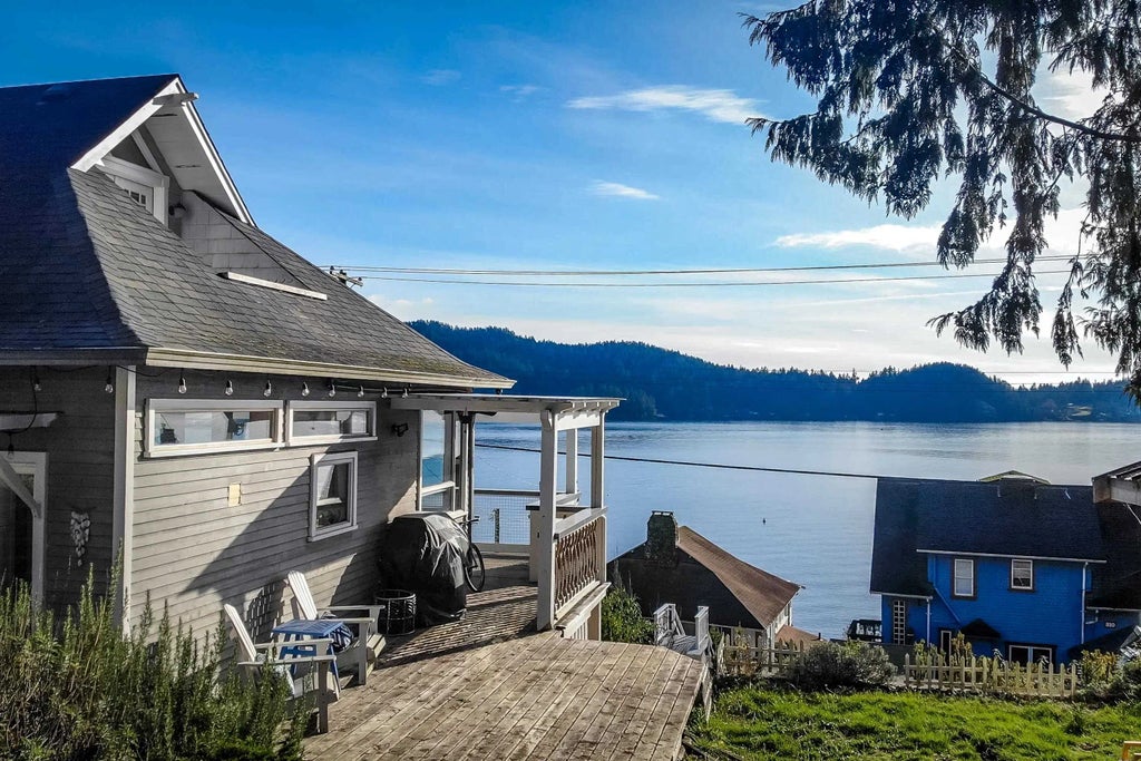 811 Marine Drive, Gibsons