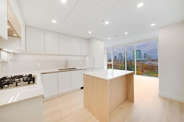 13573 98a Avenue 808, Surrey