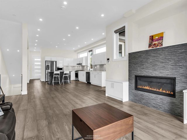 409 W Keith Road, North Vancouver