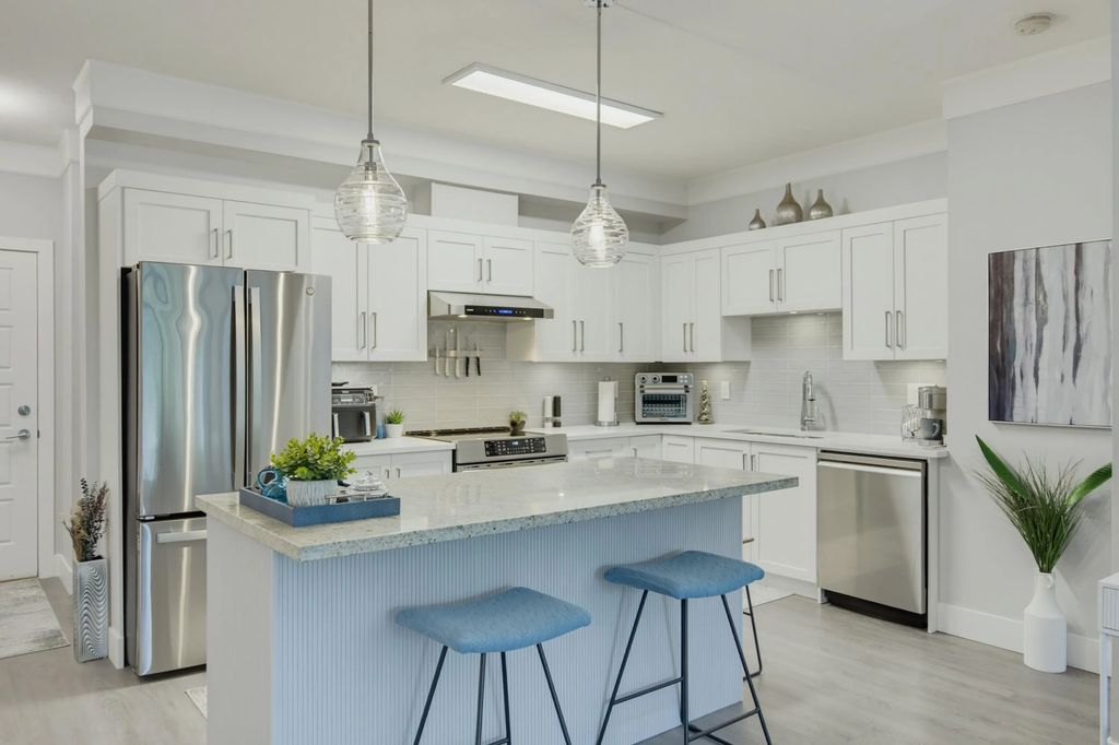 20630 Douglas Crescent 209, Langley