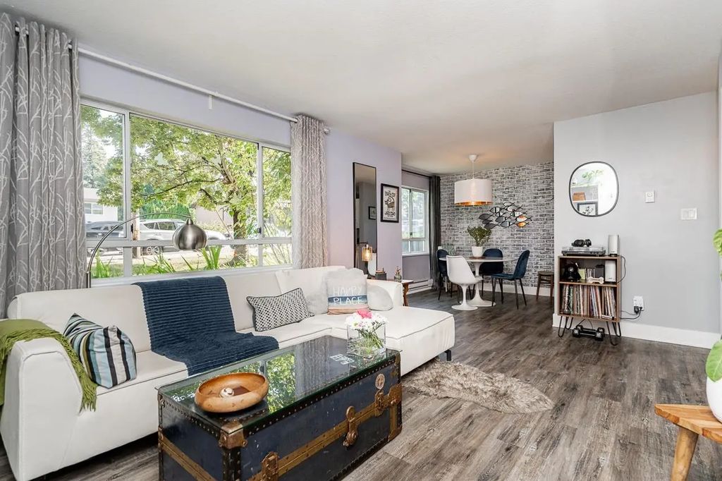 15991 Thrift Avenue 104, White Rock