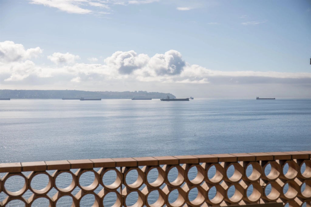 2135 Argyle Avenue 902, West Vancouver