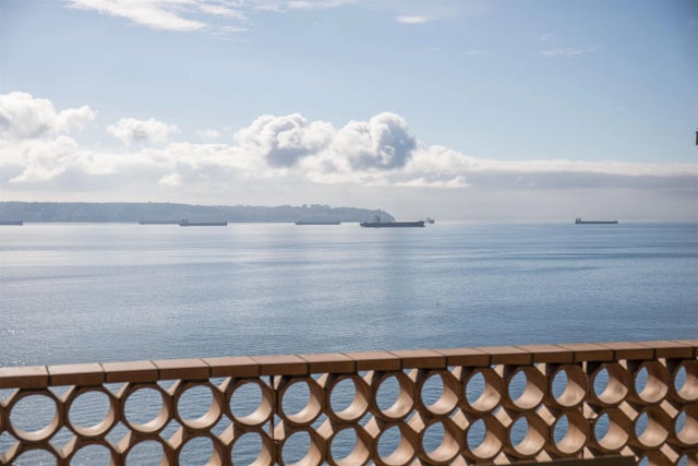 2135 Argyle Avenue 902, West Vancouver