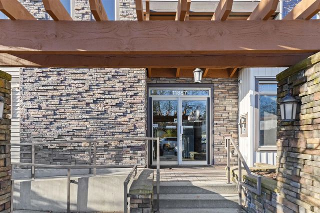11887 Burnett Street 301, Maple Ridge
