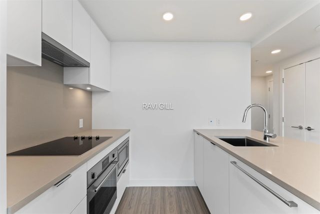 13675 107a Avenue 2609, Surrey