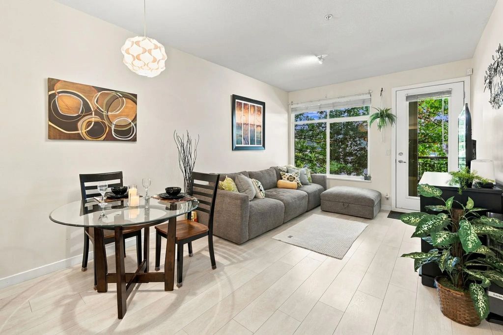 10499 University Drive 206, Surrey
