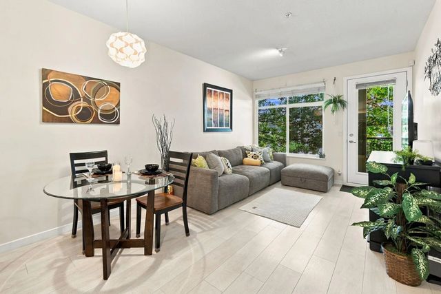 10499 University Drive 206, Surrey