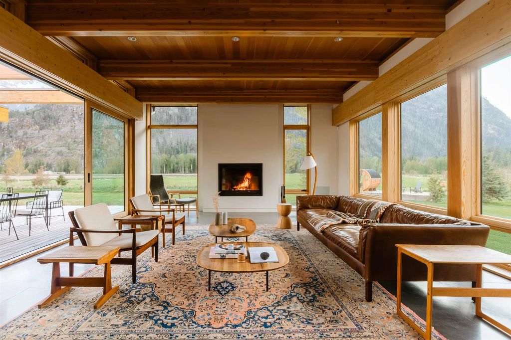 9209 Pemberton Meadows Road, Pemberton