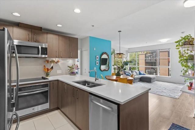 5981 Gray Avenue 313, Vancouver