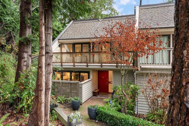 4957 Marine Drive 25, West Vancouver