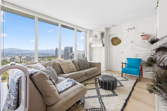 13325 102a Avenue 3303, Surrey