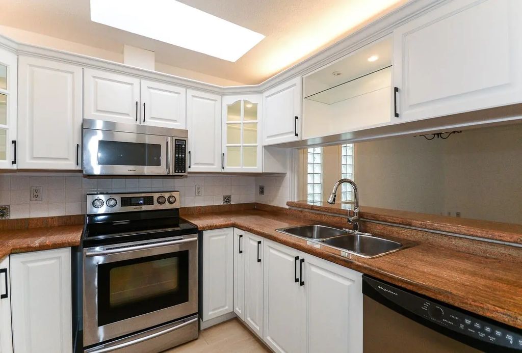 9880 Parsons Road 9, Richmond