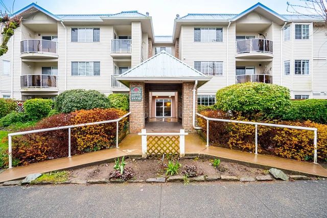 15338 18 Avenue 303, Surrey