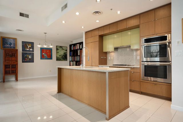 1205 Howe Street 1404, Vancouver