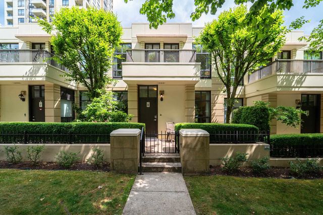 4333 Central Boulevard 8, Burnaby