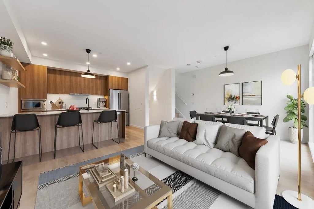 533 E 3rd Street 2, North Vancouver