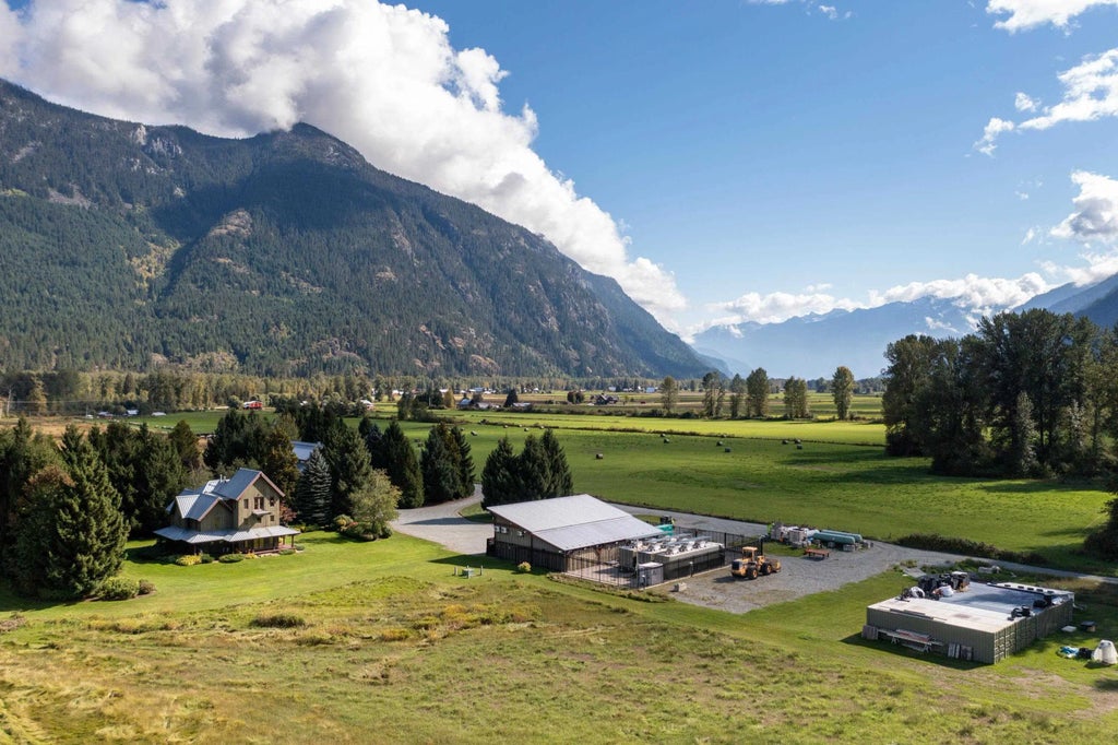 8891 Pemberton Meadows Road, Pemberton