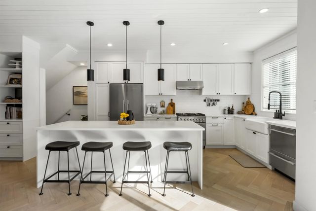 16570 24a Avenue 4, Surrey