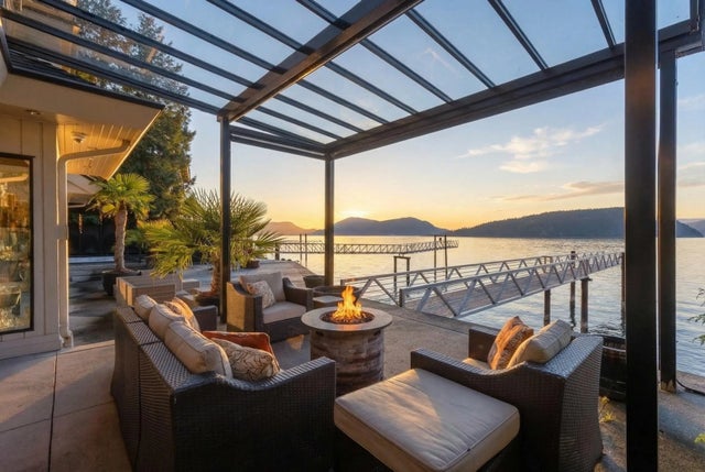 2 Strachan Point Road, West Vancouver