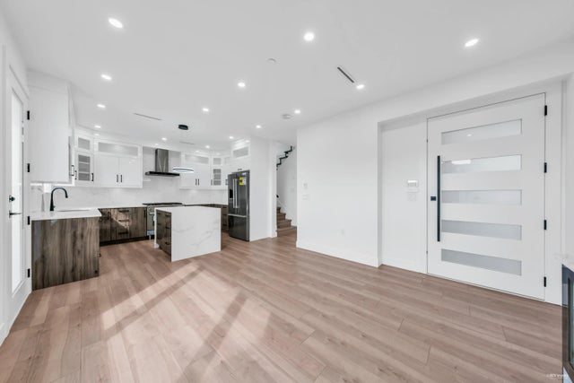 3344 Adanac Street 2, Vancouver